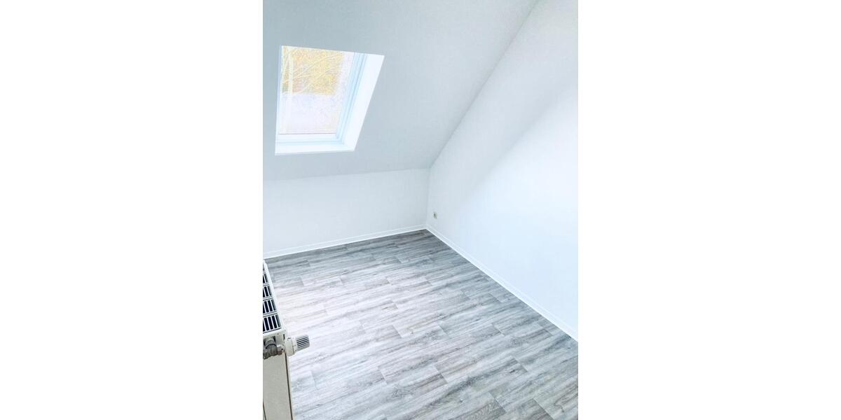 Dachgeschoßwohnung Samtens - 2 Zimmer, 39 m&sup2;, 330&euro; | Angebot:25539779