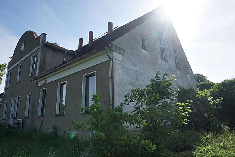 Einfamilienhaus Loitz - 8 Zimmer, 400 m&sup2;, 66.000&euro; | Angebot:26122086