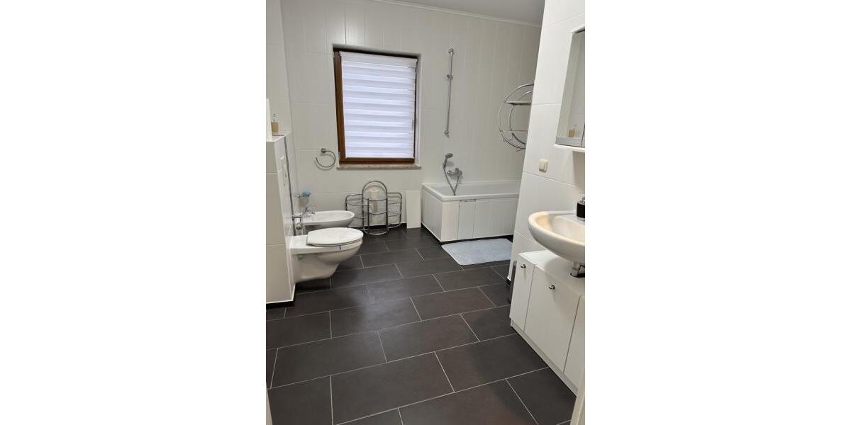 ObjNr:19649 - Freistehendes Zweifamilienhaus mit großem Grundstück und Garage - Zweifamilienhaus Loissin | Angebot:19556212