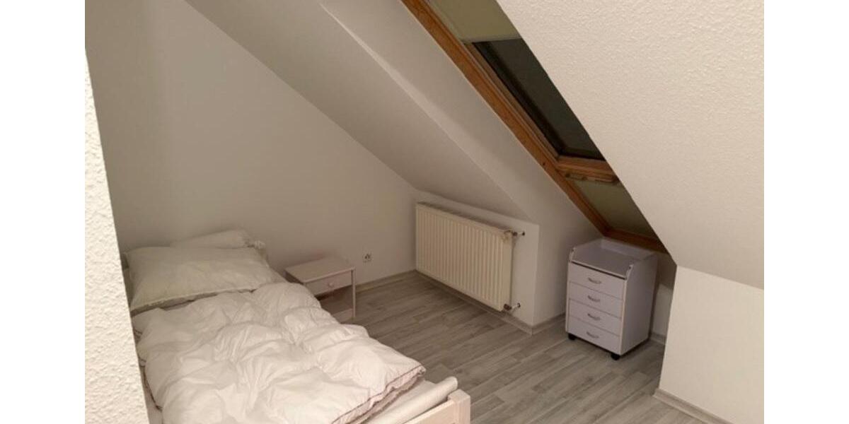 Dachgeschoßwohnung Greifswald - 6 Zimmer, 150 m&sup2;, 300&euro; | Angebot:22928076
