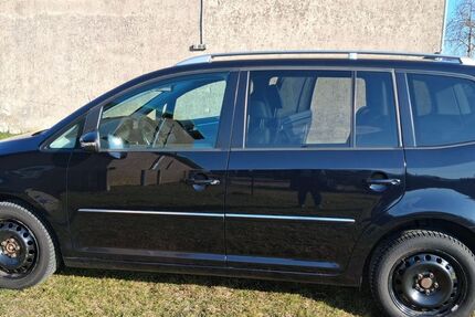 VW Touran 214.130 km 9.000 &euro; Stilow 17509