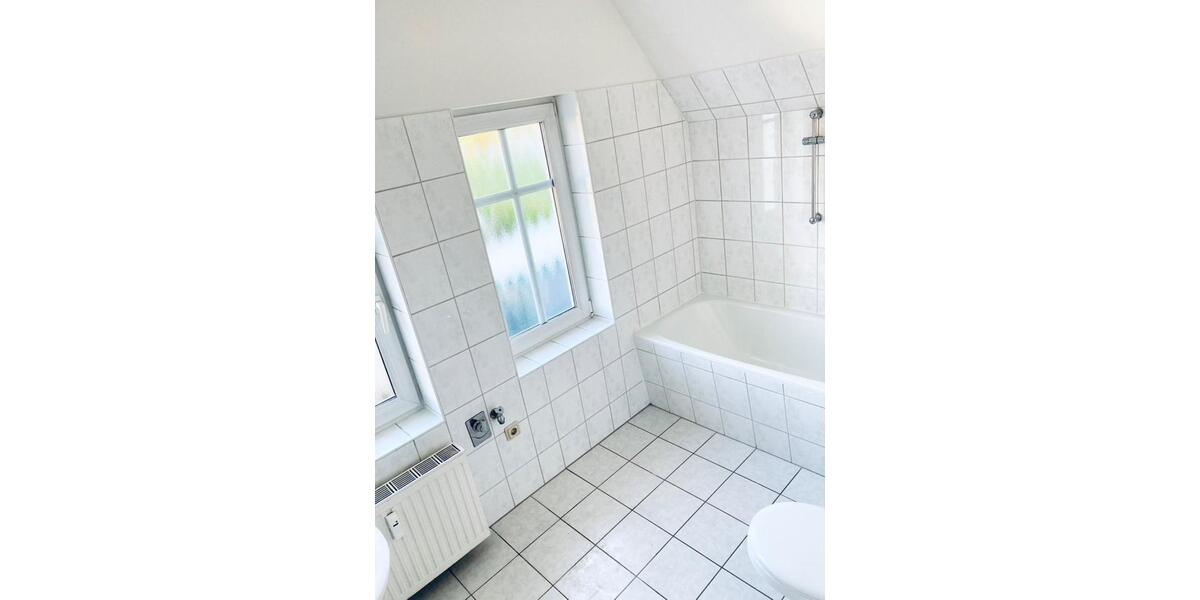 Dachgeschoßwohnung Samtens - 2 Zimmer, 39 m&sup2;, 330&euro; | Angebot:25539779