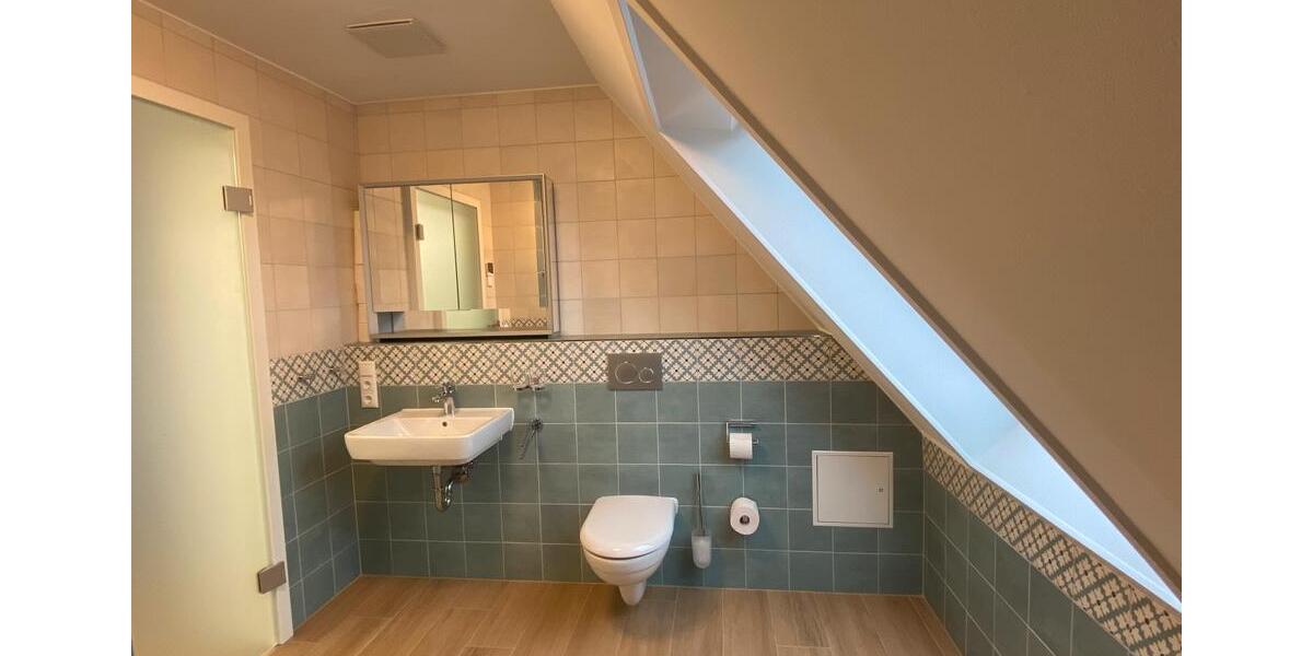 Dachgeschoßwohnung Karlsburg - 4 Zimmer, 94 m&sup2;, 1.100&euro; | Angebot:25408150