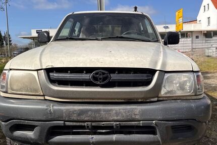 Toyota Hilux 228.000 km 4.990 &euro; greifswald 17489