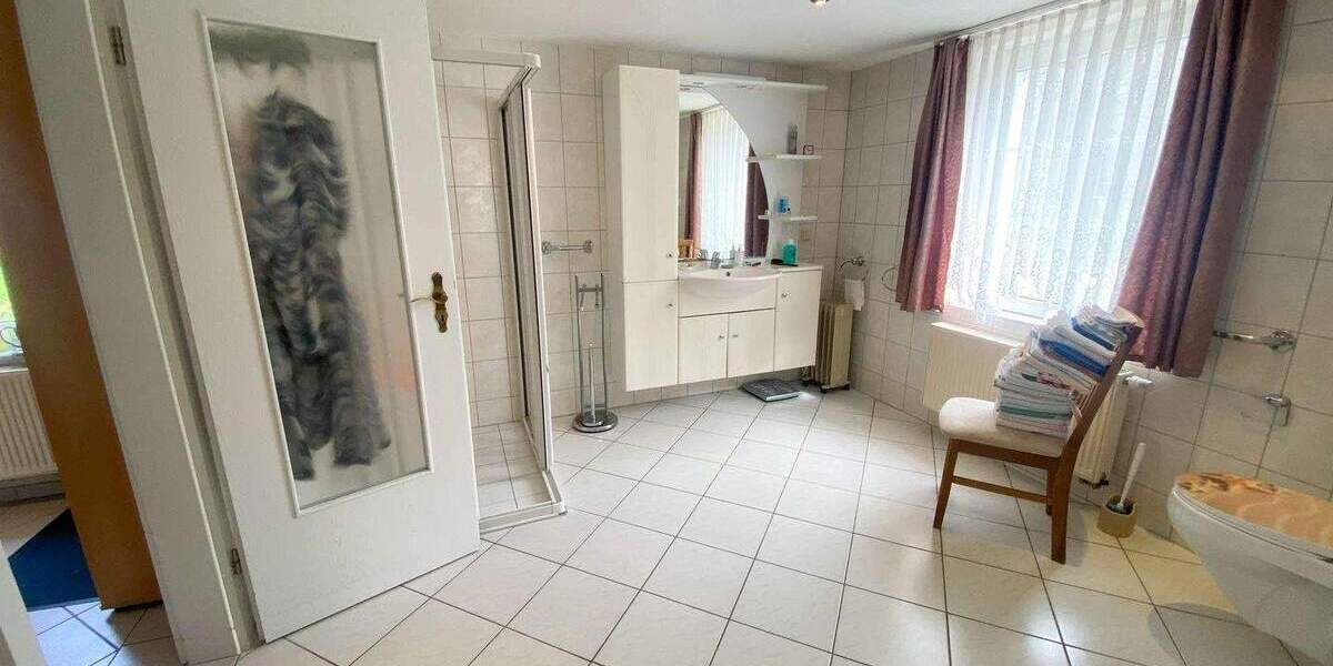 Einfamilienhaus Splietsdorf - 7 Zimmer, 220 m&sup2;, 330.000&euro; | Angebot:25668637