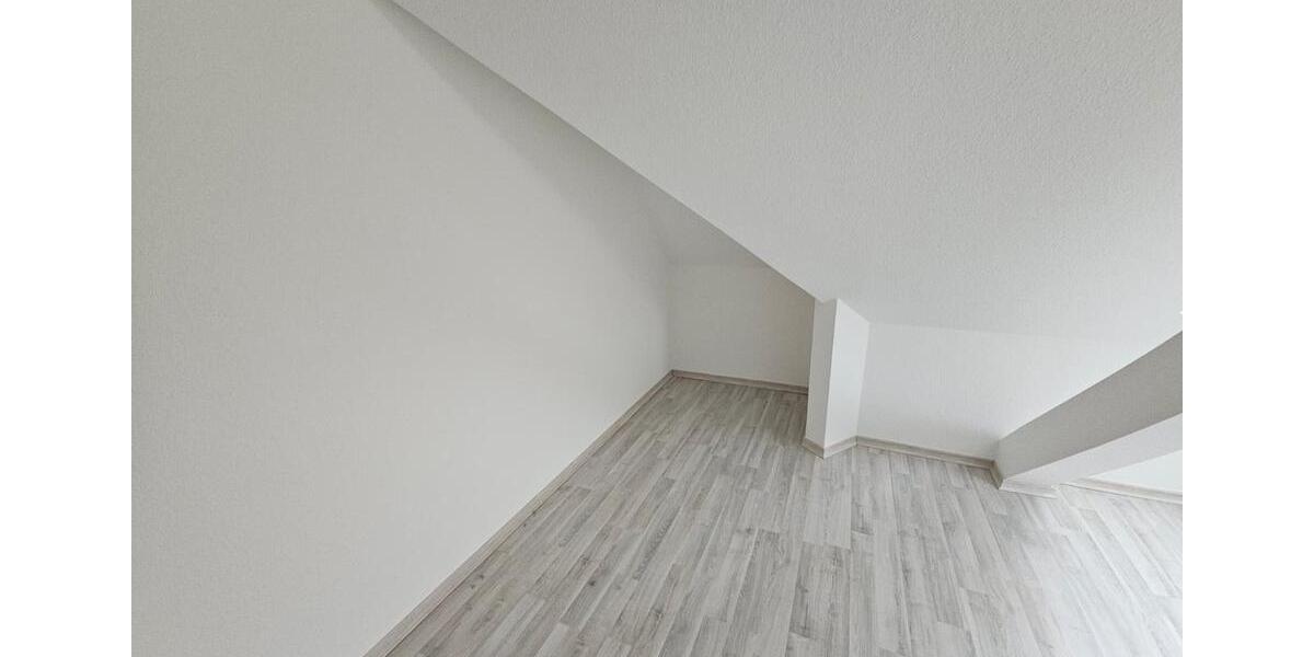 Dachgeschoßwohnung Greifswald - 6 Zimmer, 150 m&sup2;, 300&euro; | Angebot:22928076