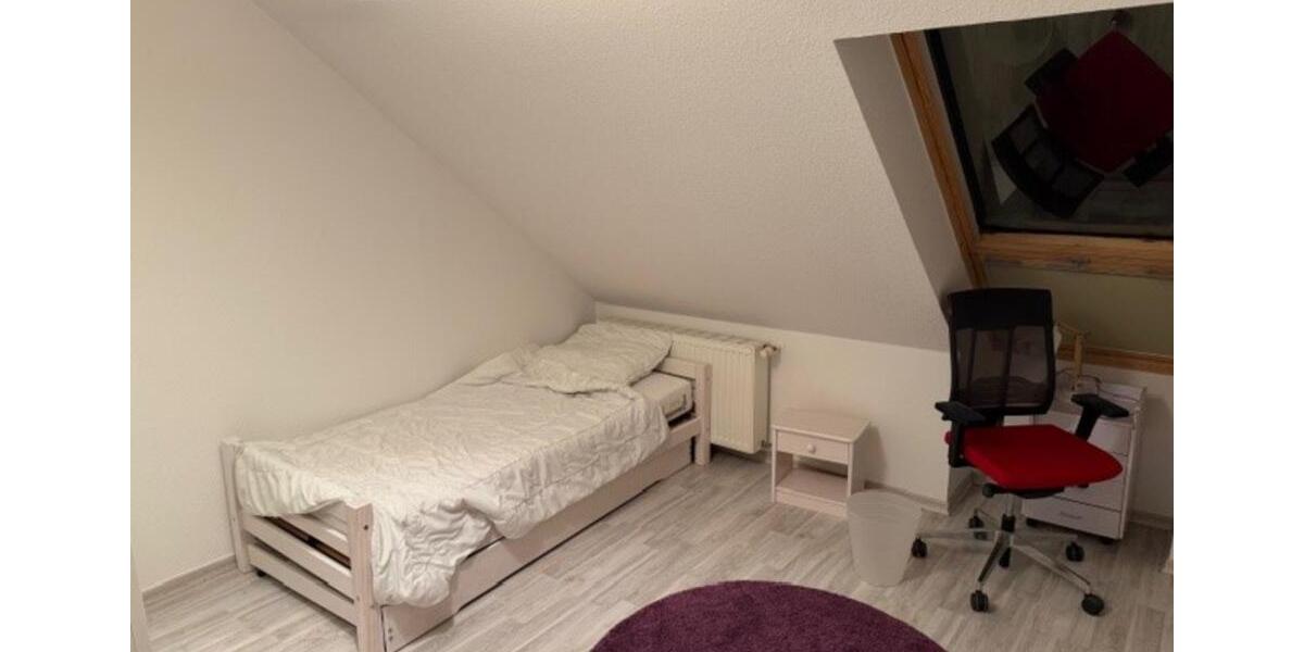 Dachgeschoßwohnung Greifswald - 6 Zimmer, 150 m&sup2;, 300&euro; | Angebot:22928076