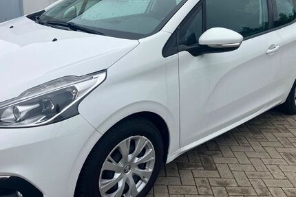 Peugeot 208 77.000 km 5.990 &euro; Greifswald 17489